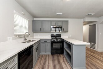 203 N Milby St in Houston, TX - Building Photo - Building Photo