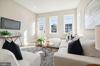 347 E Gorgas Ln in Philadelphia, PA - Building Photo - Building Photo