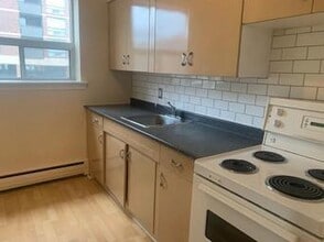 215 Jackson St W in Hamilton, ON - Building Photo - Building Photo