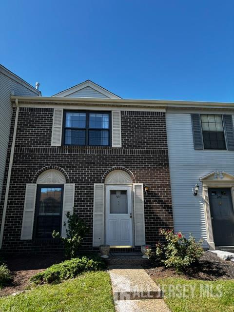 property at 181 Hampshire Ct