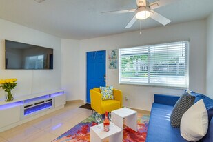 412 NE 4th Ave, Unit SI ID1546131P in Hallandale Beach, FL - Building Photo