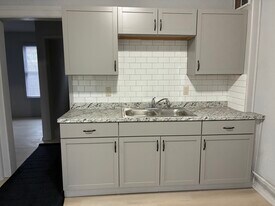 613 Kirkland St, Unit 3 in Utica, NY - Building Photo