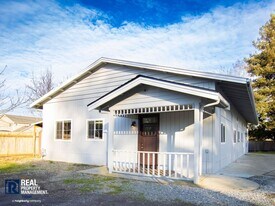 2817 9th St SW in Puyallup, WA - Building Photo