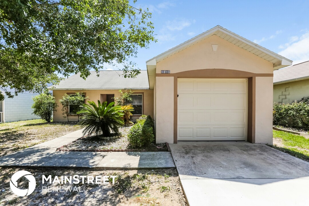 2628 Winchester Cir in Eustis, FL - Foto de edificio