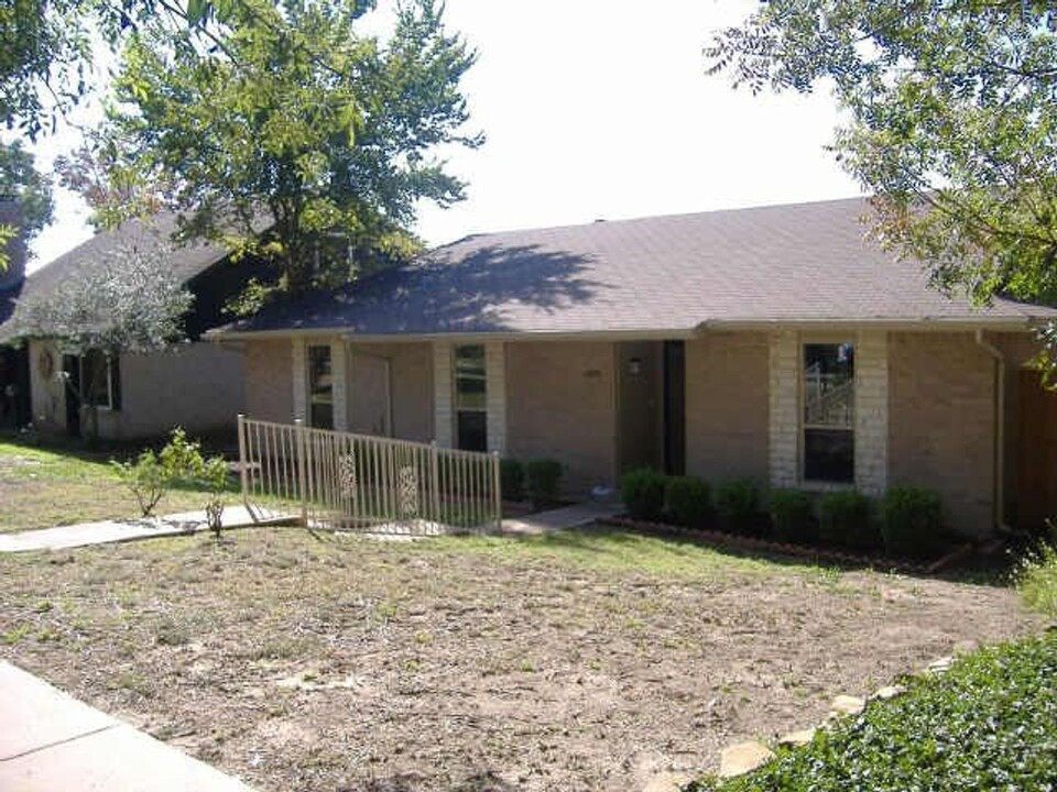 4705 Cliffwood Dr in Garland, TX - Building Photo