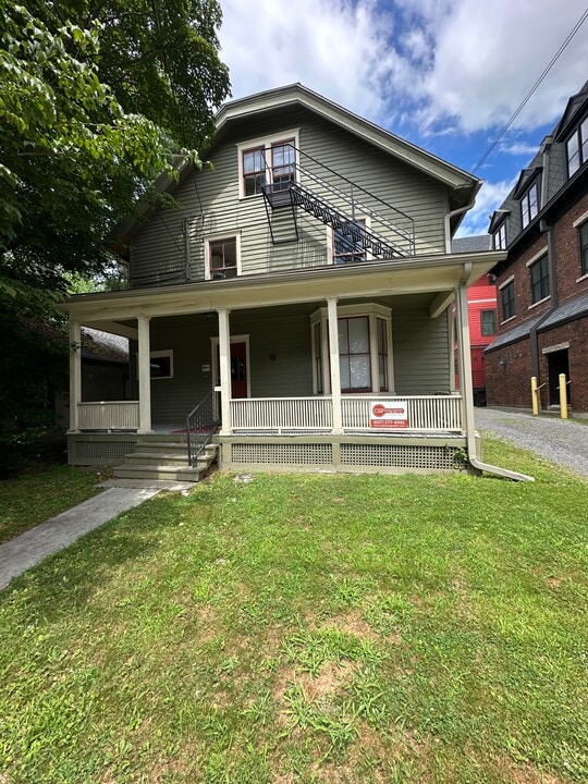 116 Osmun Pl in Ithaca, NY - Foto de edificio
