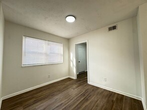 2079 Laverne Ct in Lexington, KY - Building Photo - Building Photo