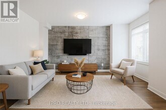 906 Kicking Horse Path in Oshawa, ON - Building Photo - Building Photo
