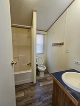 146 Rodeo Dr in Utica, NY - Foto de edificio - Building Photo