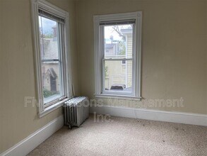 21 Lafayette Pl in Burlington, VT - Building Photo - Building Photo