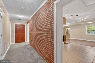 6013 Neilwood Dr in Rockville, MD - Building Photo