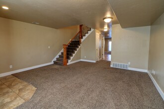 110 S Tamarak Cir in Lehi, UT - Building Photo - Building Photo