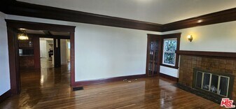 1016 S Oxford Ave in Los Angeles, CA - Building Photo