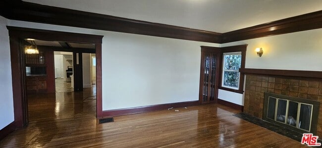 property at 1016 S Oxford Ave