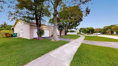 10251 SW 80th St in Miami, FL - Building Photo - Building Photo