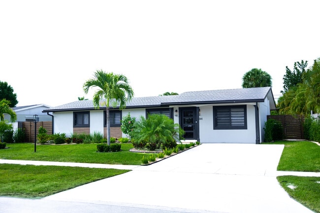 3144 Capri Rd in Palm Beach Gardens, FL - Building Photo - Building Photo