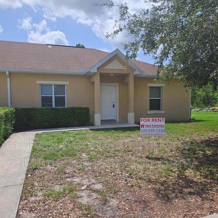 19251 Tangerine Rd in Ft. Myers, FL - Building Photo
