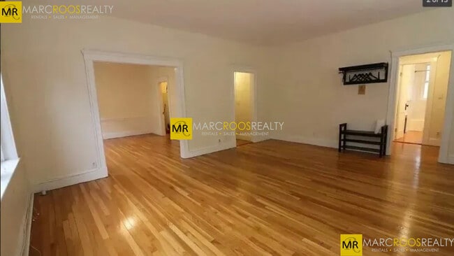 184 Saint Paul St, Unit 1 in Brookline, MA - Foto de edificio - Building Photo