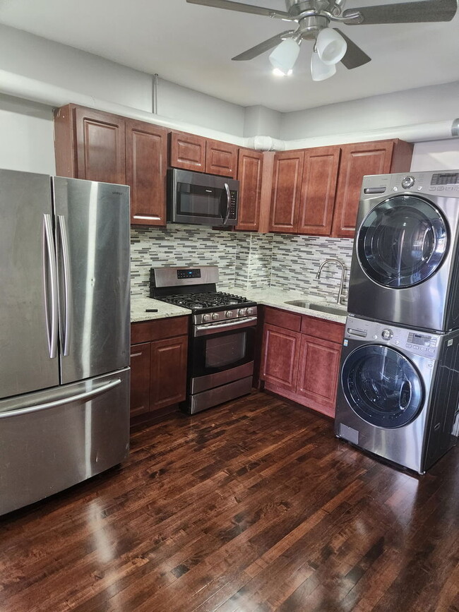 650 N Ashland Ave in Chicago, IL - Building Photo - Building Photo