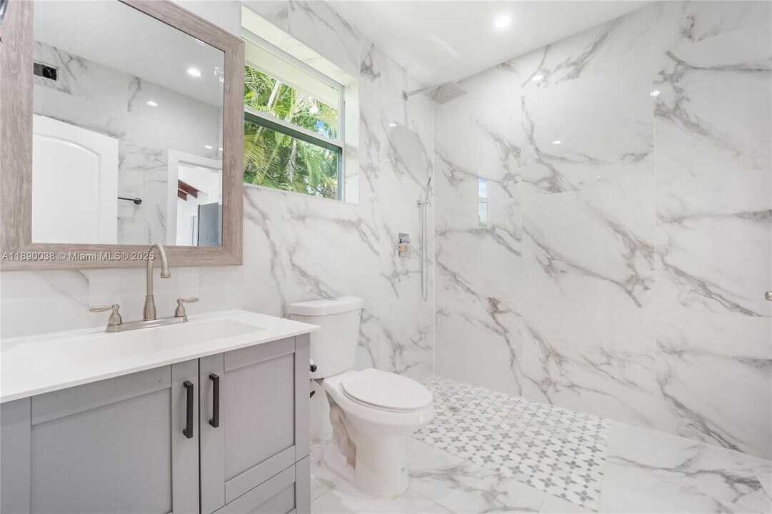 2512 SW 14th St in Miami, FL - Building Photo