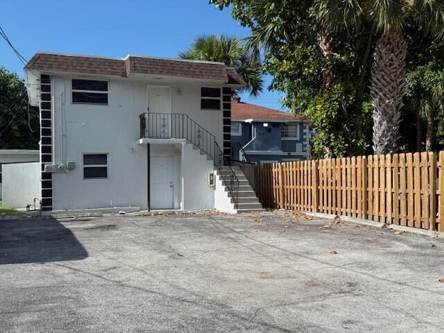 property at 302 N Tamarind Ave