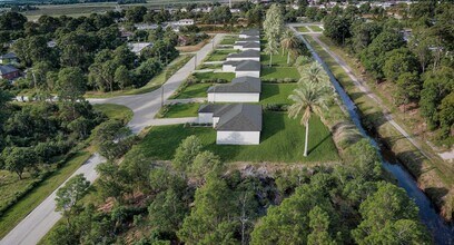 1129 Deauville St E in Lehigh Acres, FL - Building Photo - Building Photo