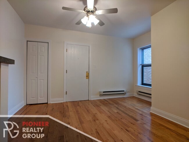 813 W Cornelia Ave, Unit 819-309 in Chicago, IL - Building Photo - Building Photo