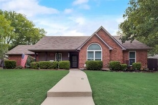 106 S 3rd Ave in Mansfield, TX - Building Photo