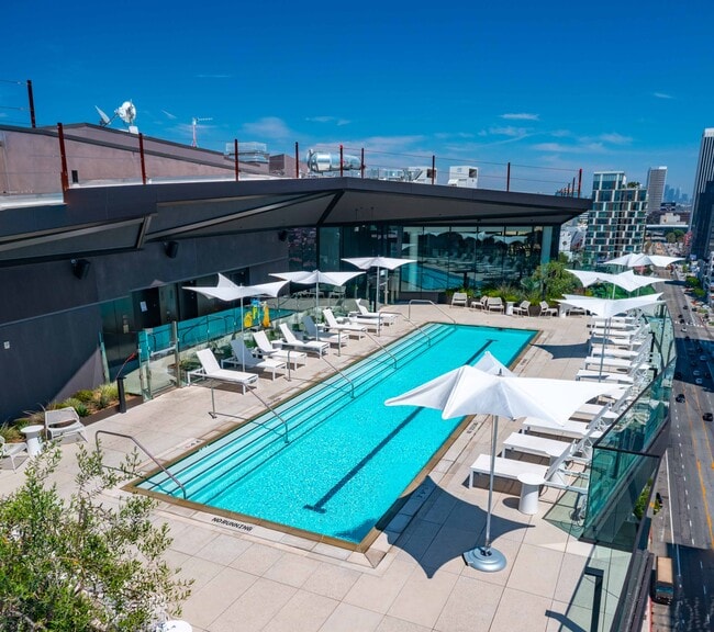 6401 Wilshire Blvd in Los Angeles, CA - Building Photo - Building Photo