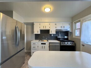 7716 Wynbrook Rd in Baltimore, MD - Foto de edificio - Building Photo