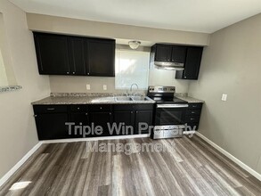 7458 Castro Dr in Ferguson, MO - Building Photo - Building Photo