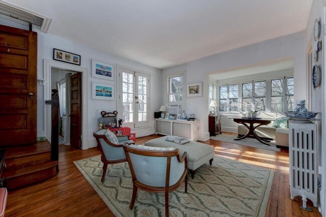 property at 1622 1/2 29th St NW