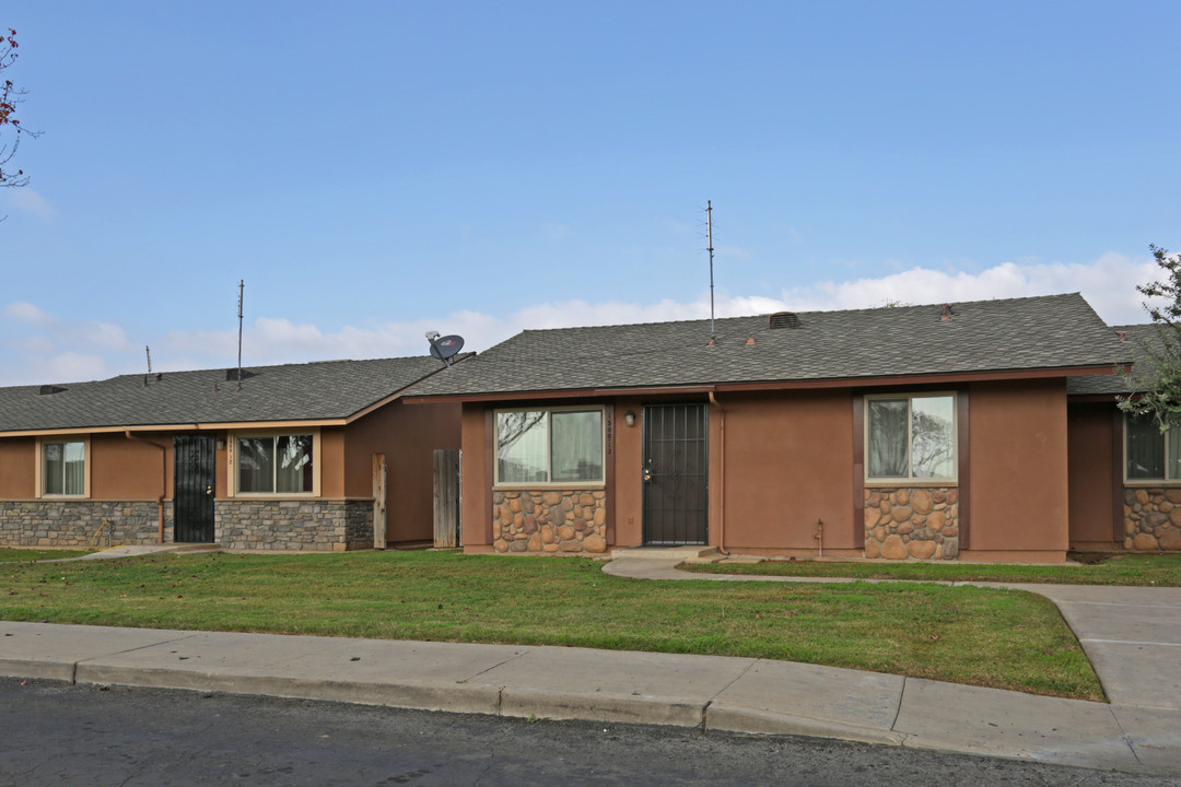 La Serena in Porterville, CA - Foto de edificio