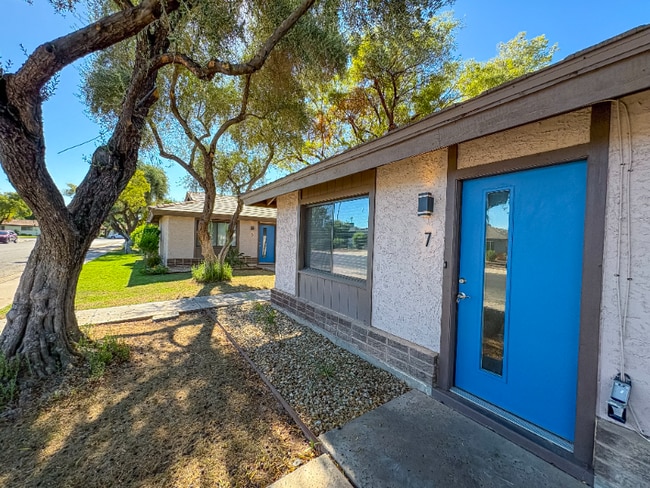property at 515 E Dunbar Dr