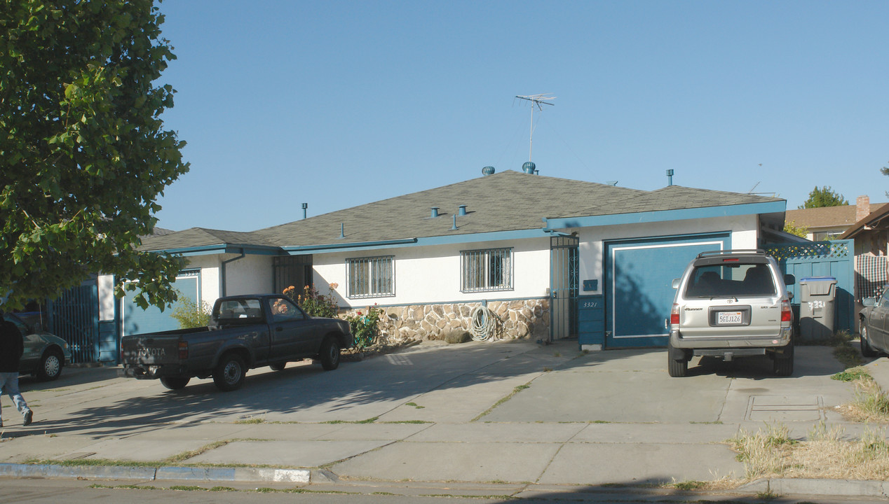 3321-3325 Locke Dr in San Jose, CA - Foto de edificio