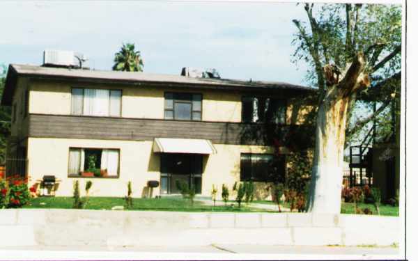 240 W Cincinnati Ave in Las Vegas, NV - Building Photo - Building Photo