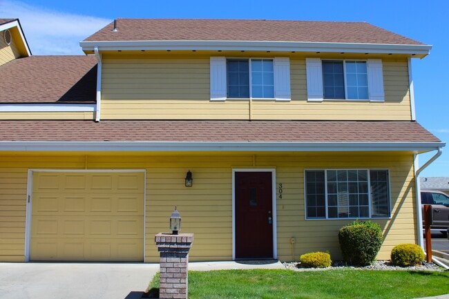 1311 N Western Ave, Unit 304
