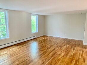 9 Center St in Canton, CT - Building Photo - Building Photo
