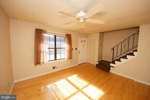 39 Quail Run Dr in Jamesburg, NJ - Building Photo