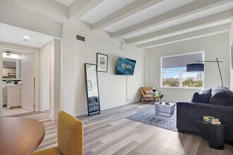 1300 Collins Ave in Miami Beach, FL - Building Photo - Building Photo
