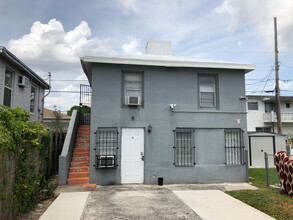 1121 NW 40th St in Miami, FL - Building Photo - Building Photo