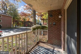 100 Campbell Cir in Downingtown, PA - Foto de edificio - Building Photo