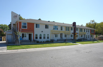 Fairview Court in Sacramento, CA - Building Photo - Building Photo