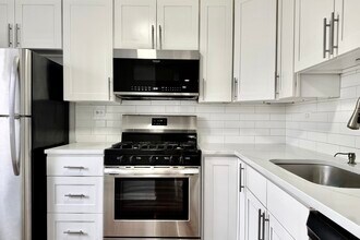 1346 Forestdale Ct in Schaumburg, IL - Building Photo - Building Photo