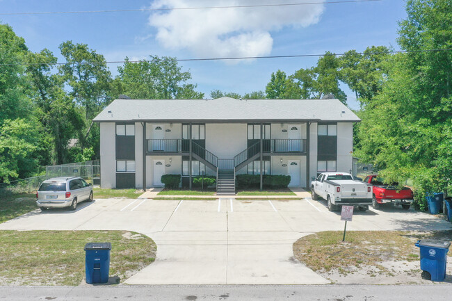 7851 Pinehurst Dr in Spring Hill, FL - Building Photo - Building Photo