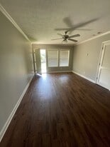 Courtyard Apartments in Opelika, AL - Building Photo