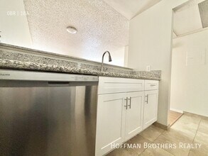 1225 N Cherokee Ave, Unit 103 in Los Angeles, CA - Foto de edificio - Building Photo