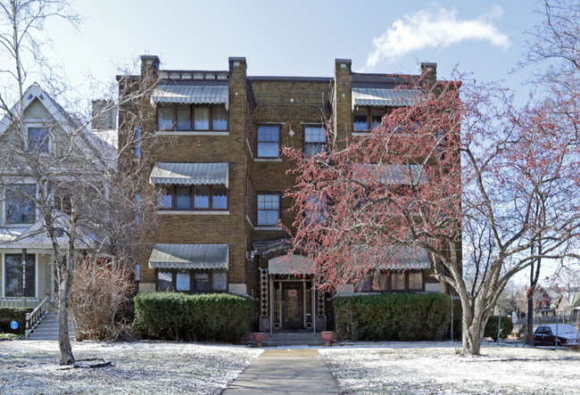 The Lelouvre Apartments/Randolph Grand Manor in Milwaukee, WI - Building Photo - Building Photo