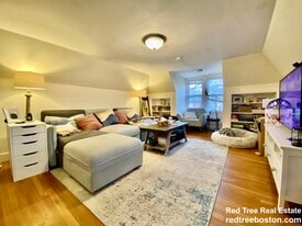 24 Grovenor Rd, Unit 4 in Boston, MA - Building Photo