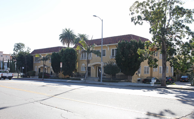 5100 Franklin Ave in Los Angeles, CA - Building Photo - Building Photo